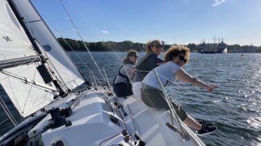 Förde-Auftakt-Regatta 2024: Jetzt anmelden Mädels auf der hohen Kante