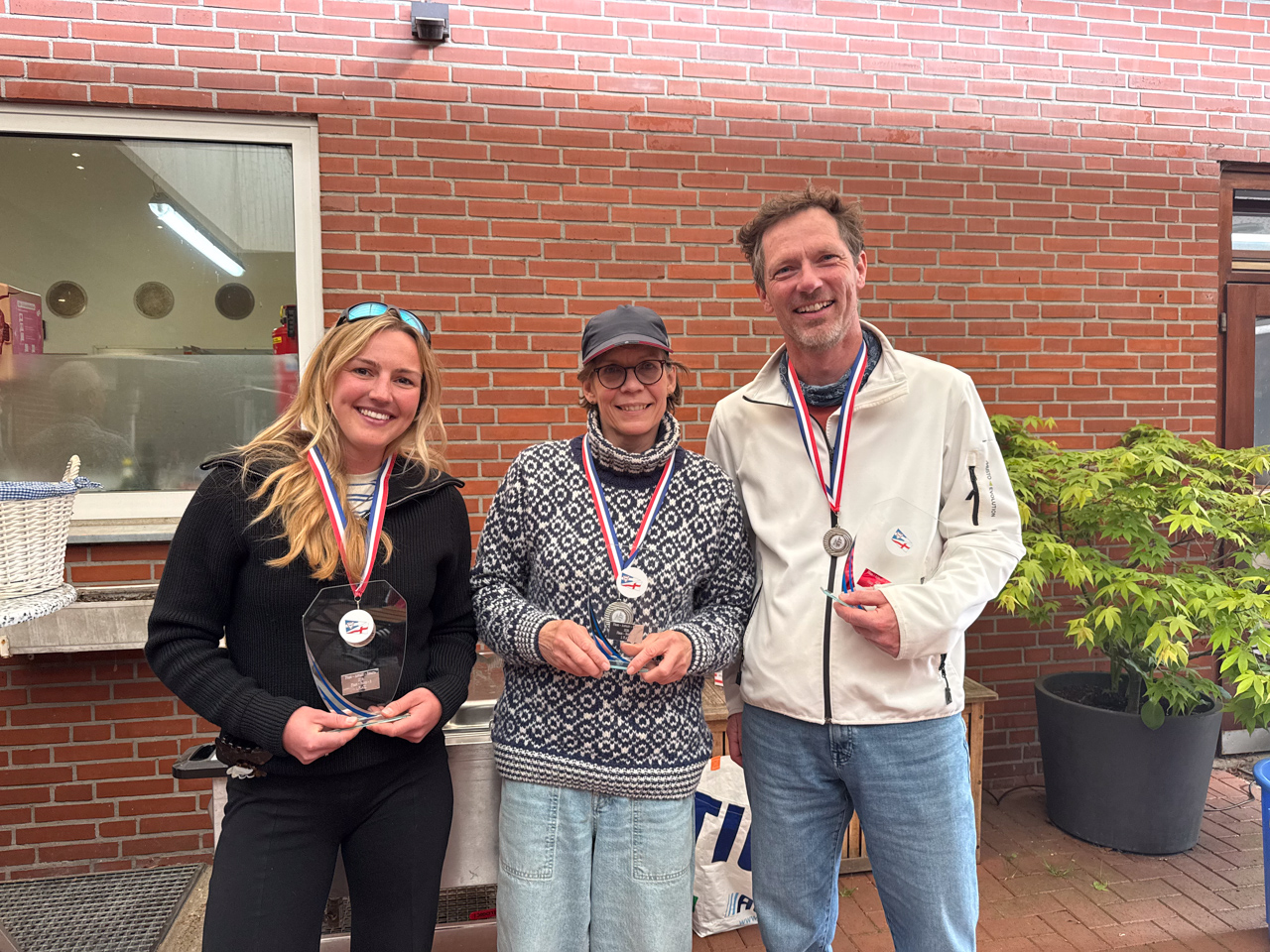 Die Sieger der 'Förde-Bonus-8' Regatta (Foto: Frank Pierel) FördeCup: Start in die Saison 2026