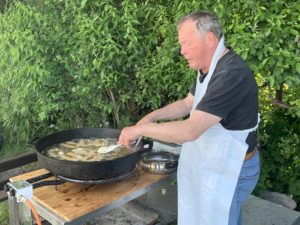 Hmm, waren die Heringe lecker !!! Traditionelles Heringsbraten am Pfingstsonntag.